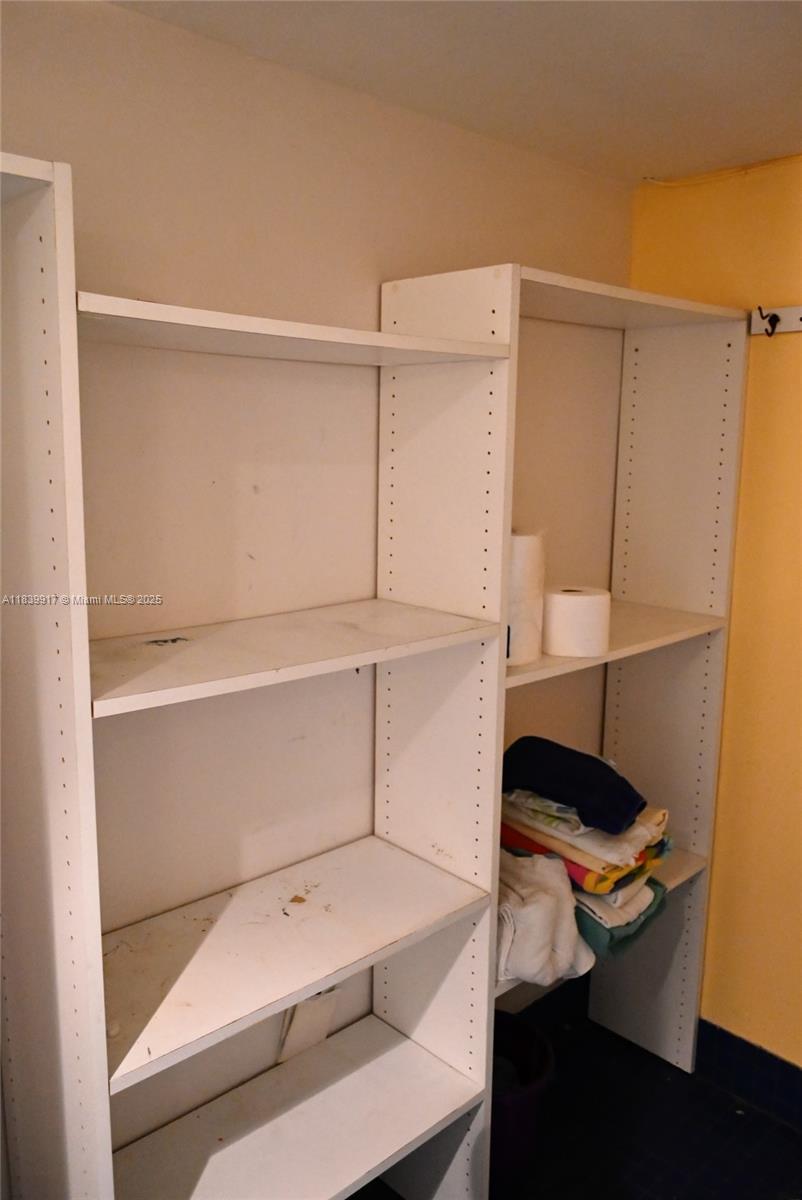 BAYVIEW TOWERS CONDO SOUT - Residential