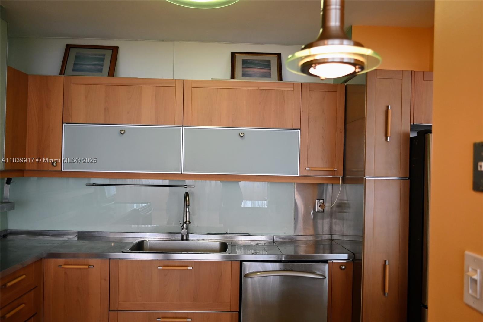 BAYVIEW TOWERS CONDO SOUT - Residential