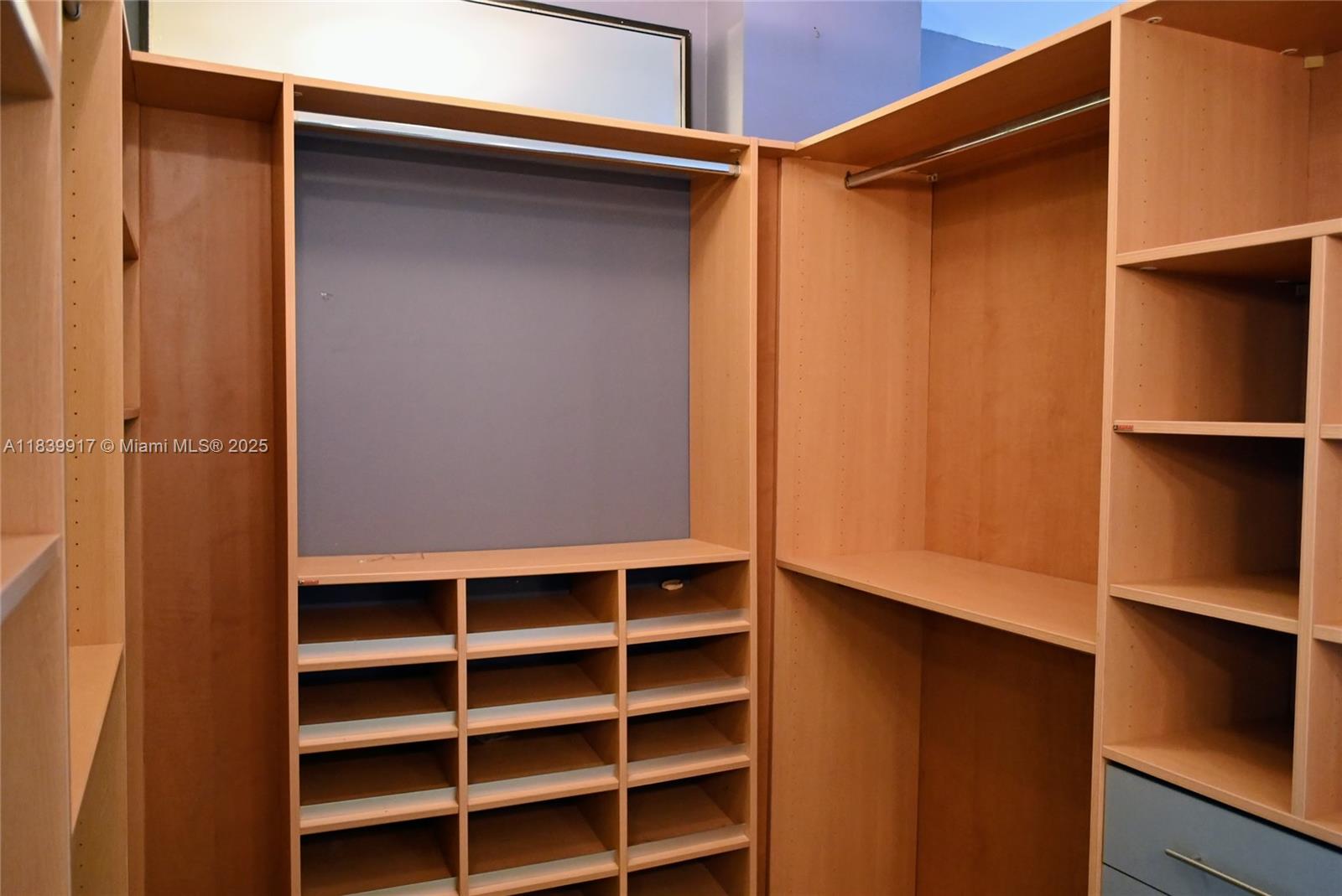 BAYVIEW TOWERS CONDO SOUT - Residential