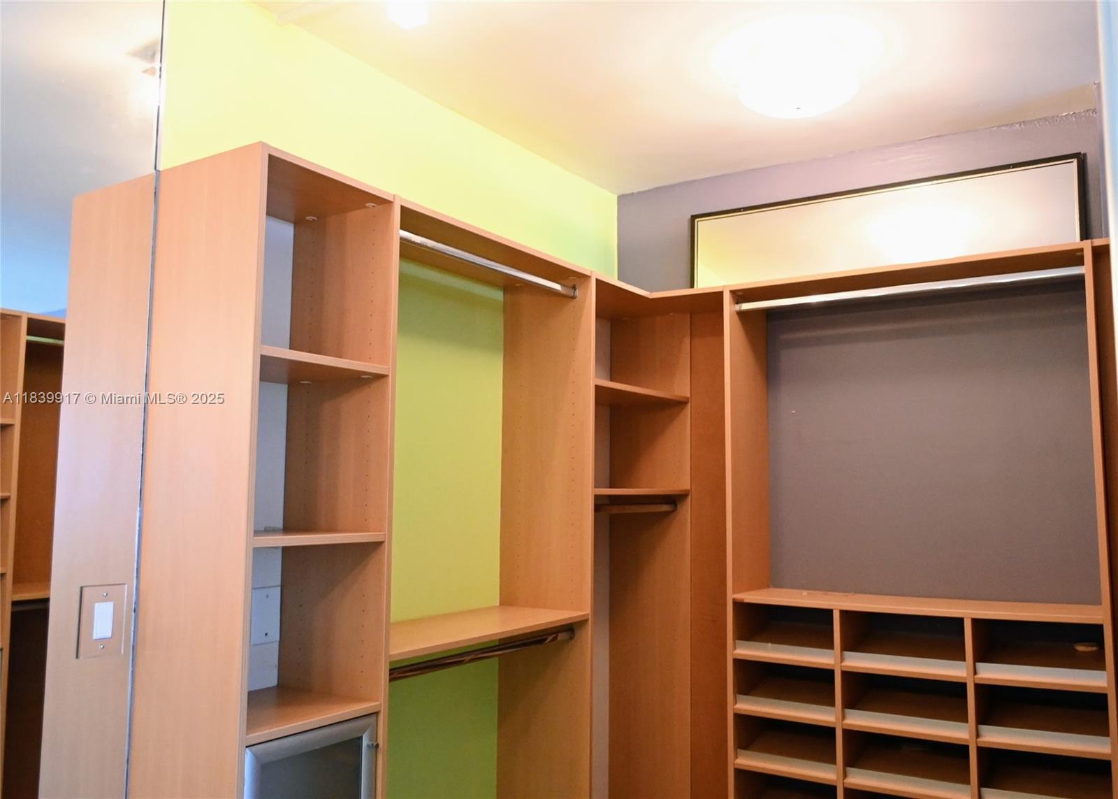 BAYVIEW TOWERS CONDO SOUT - Residential