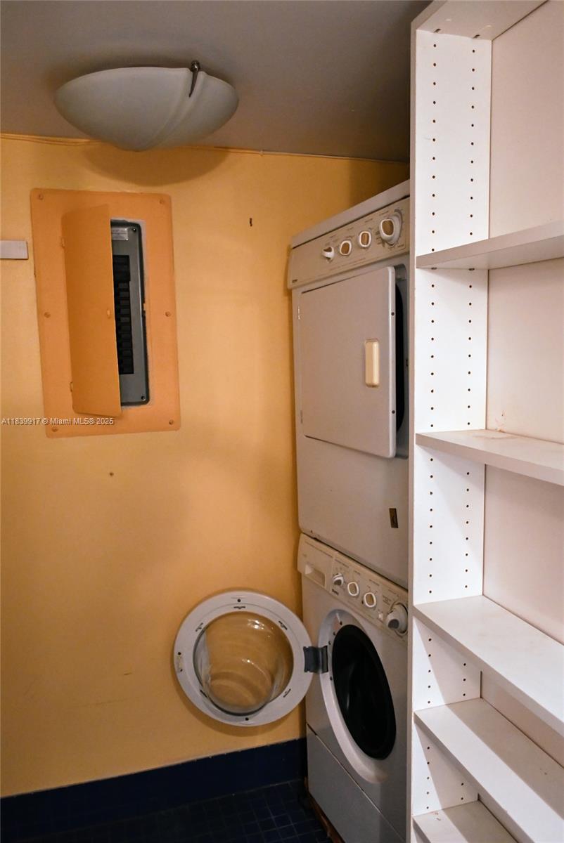 BAYVIEW TOWERS CONDO SOUT - Residential