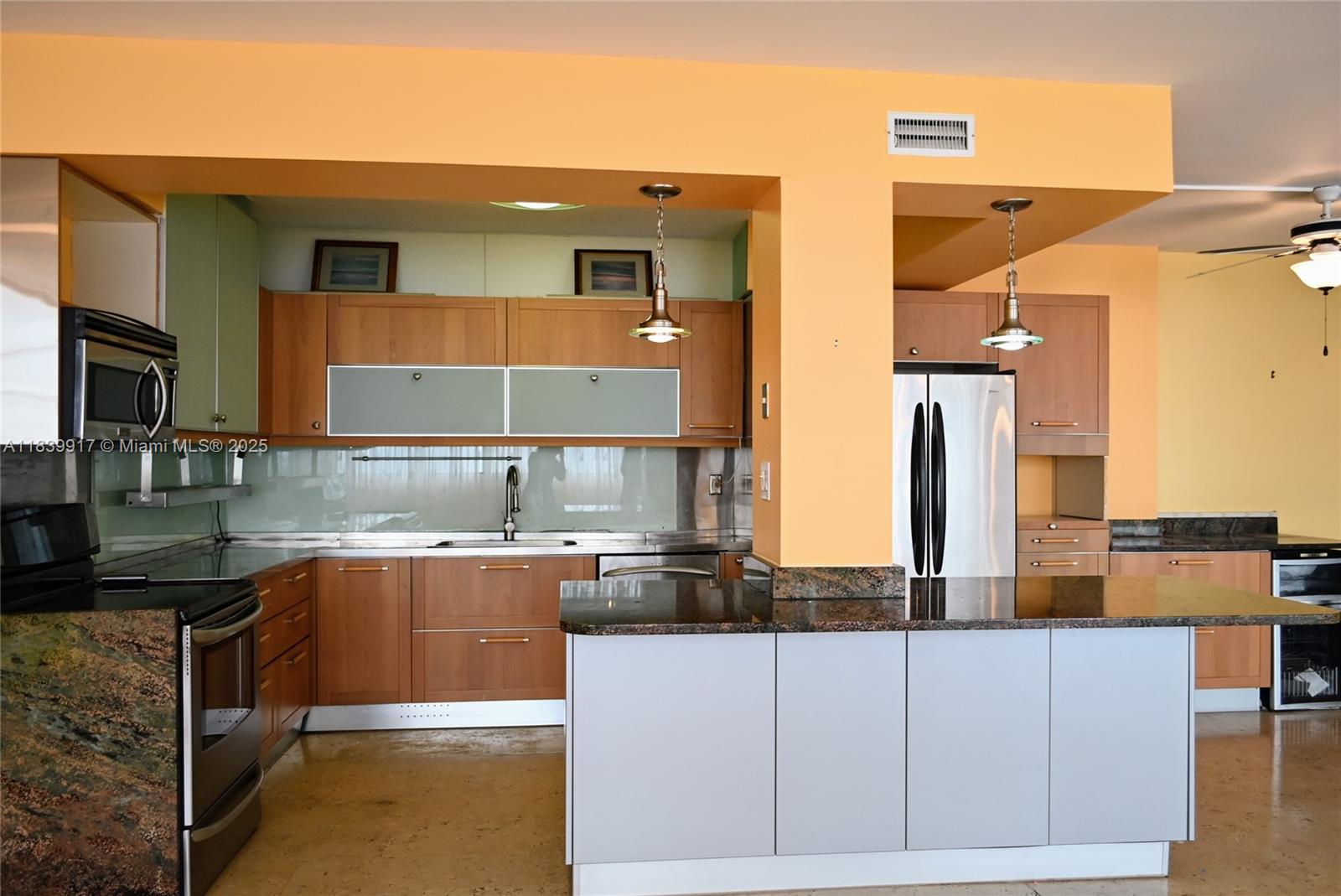 BAYVIEW TOWERS CONDO SOUT - Residential