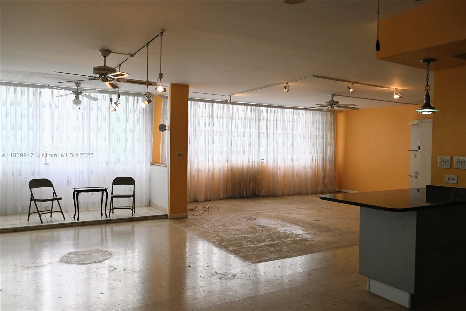 BAYVIEW TOWERS CONDO SOUT - Residential