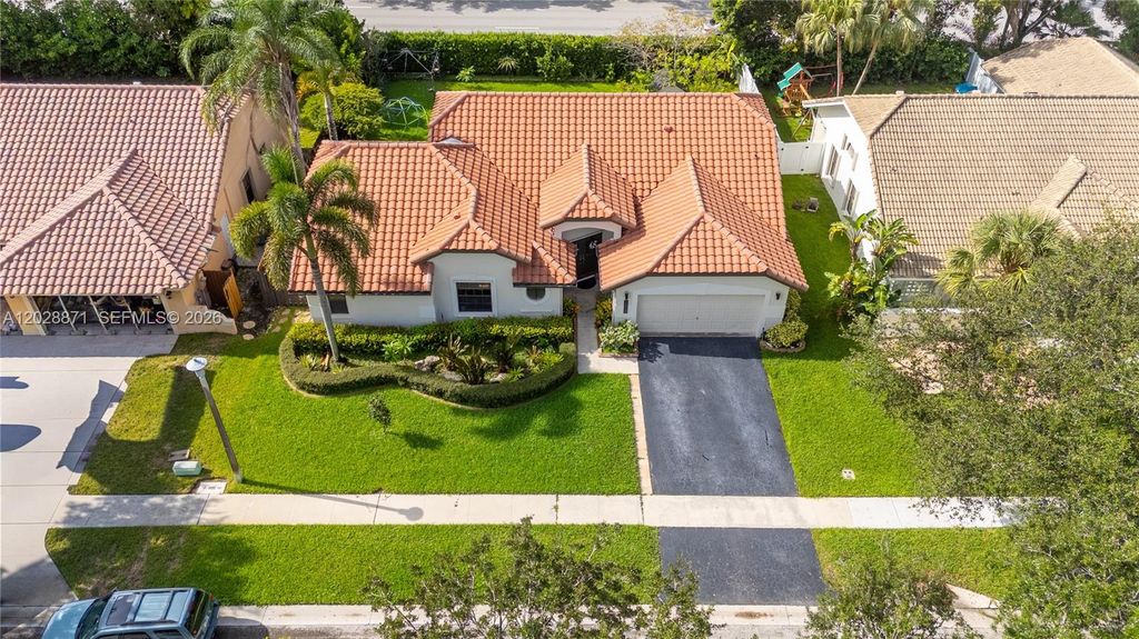 Photo of 10900 NW 18th Ct, Plantation, FL 33322 (MLS # A12028871)