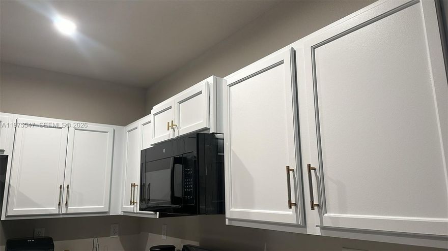 Newly built property, new glass shower enclosures in bathrooms, 3 full bathrooms and 3 bedrooms, large enclosed patio... beautiful and spacious property to enjoy with the family