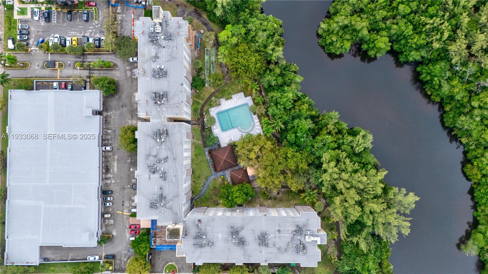 GREYNOLDS PARK CLUB CONDO - Residential