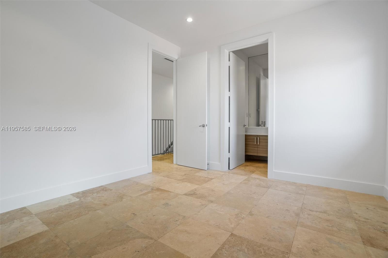 SILVER BLUFF GARDENS - Residential