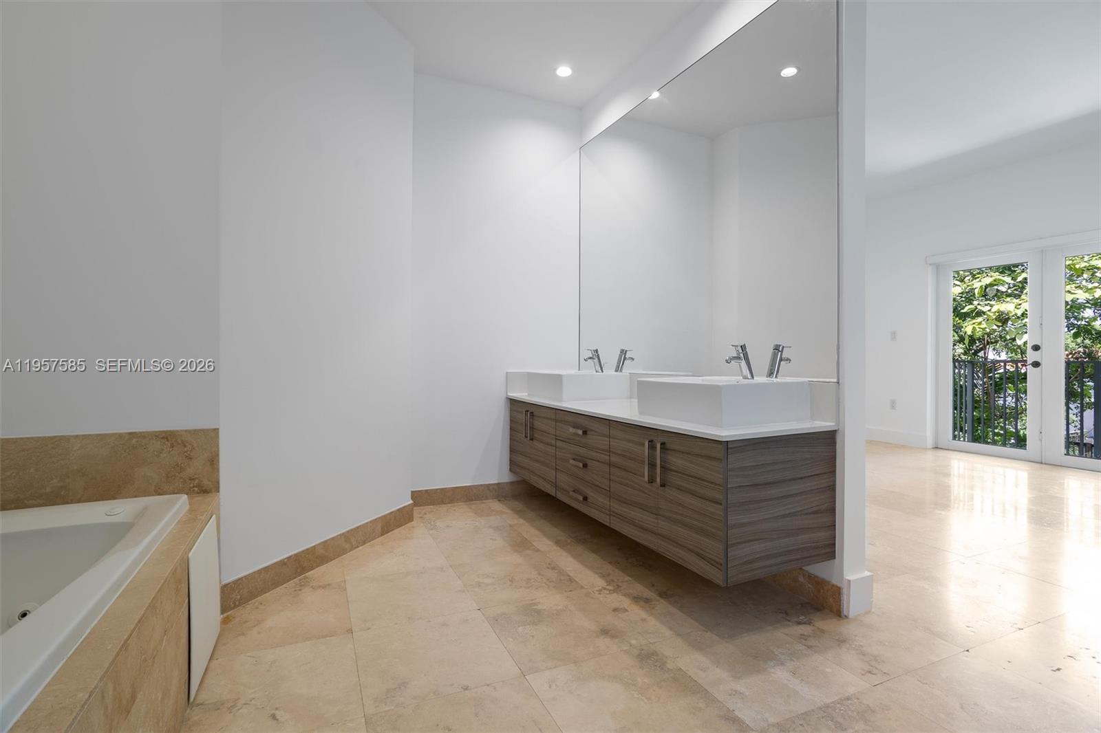 SILVER BLUFF GARDENS - Residential