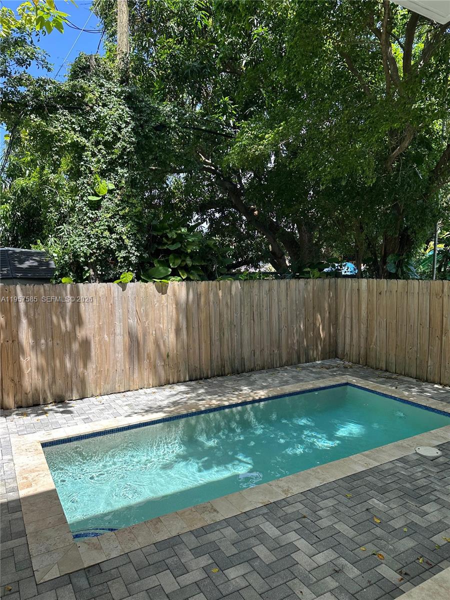 SILVER BLUFF GARDENS - Residential