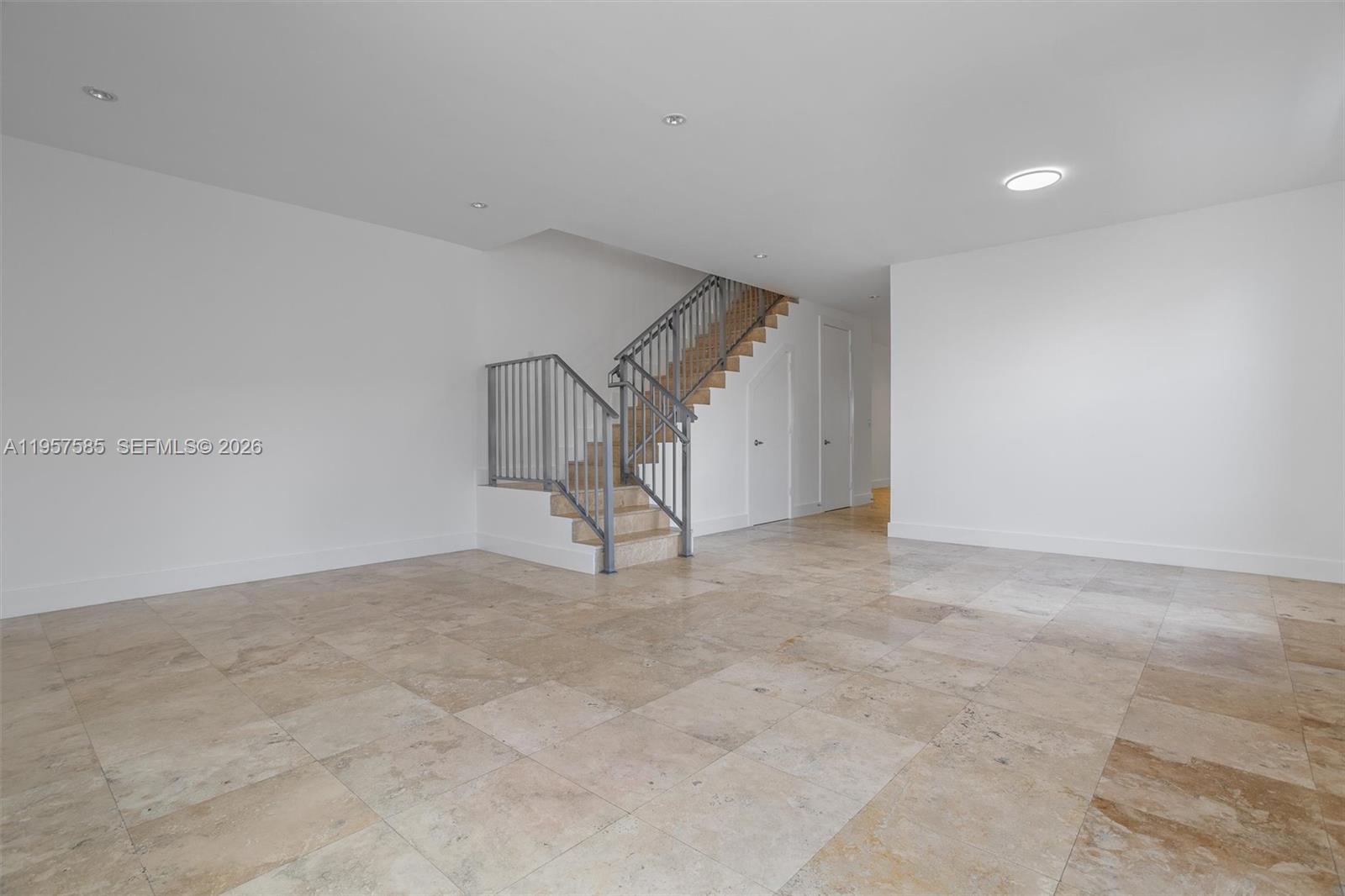 SILVER BLUFF GARDENS - Residential