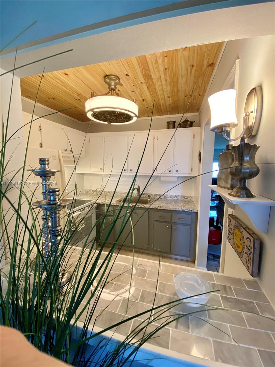 PRESTON AT CENTURY VILLAG - Residential