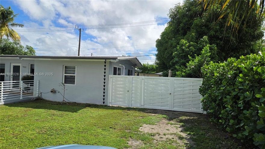 Newly remodeled efficiency in a very quiet neighborhood. Both rooms ( bedroom and Kitchen-dining room) cooled separately. New cabinets and counter. Washing and dryer machine inside. Refrigerator and microwave. Renovated and neat bathroom. Independent patio with two chairs and table, surrounded by a fence in perfect conditions. Full privacy.  Parking for two cars. Property near to golf course. Very close to 441, I-95 and Turnpike. Near to a park to walk, run or make exercises.
