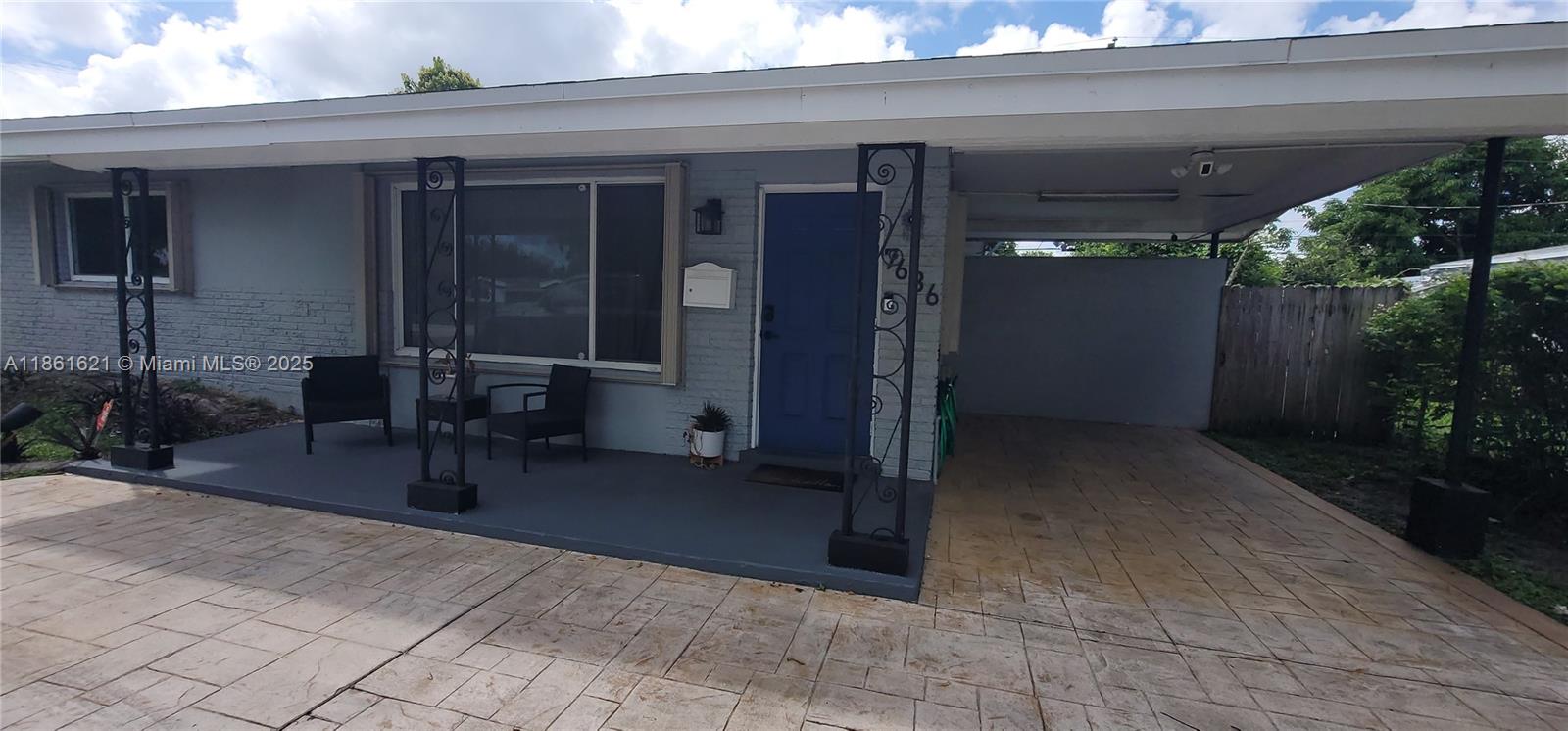 Beautiful 2/1 home with a large patio, perfect for relaxing or entertaining. Conveniently located near shopping, dining, and top-rated schools, with quick access to major highways. Enjoy a vibrant community