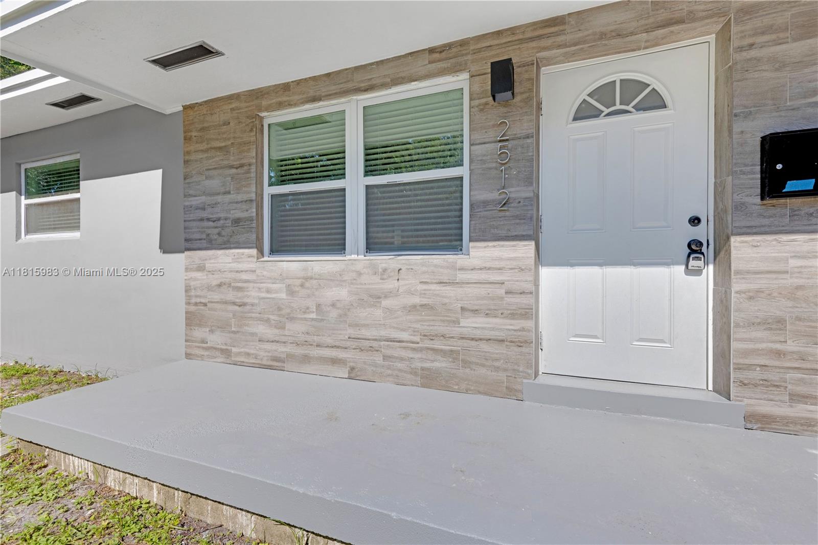 Rental Property at 2512 Ne 182nd Ter 1, North Miami Beach, Miami-Dade County, Florida - Bedrooms: 2 
Bathrooms: 1  - $2,500 MO.