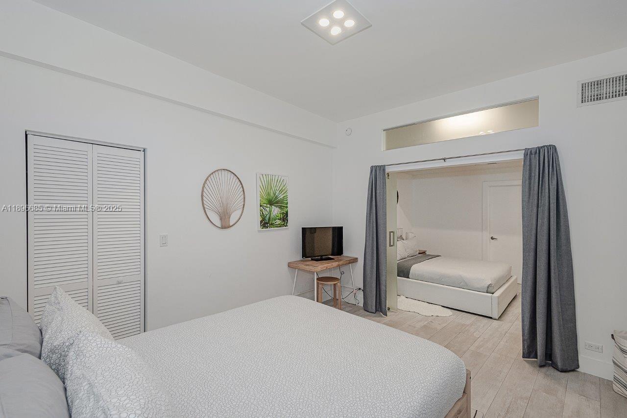 RONEY PALACE CONDO - Residential Lease