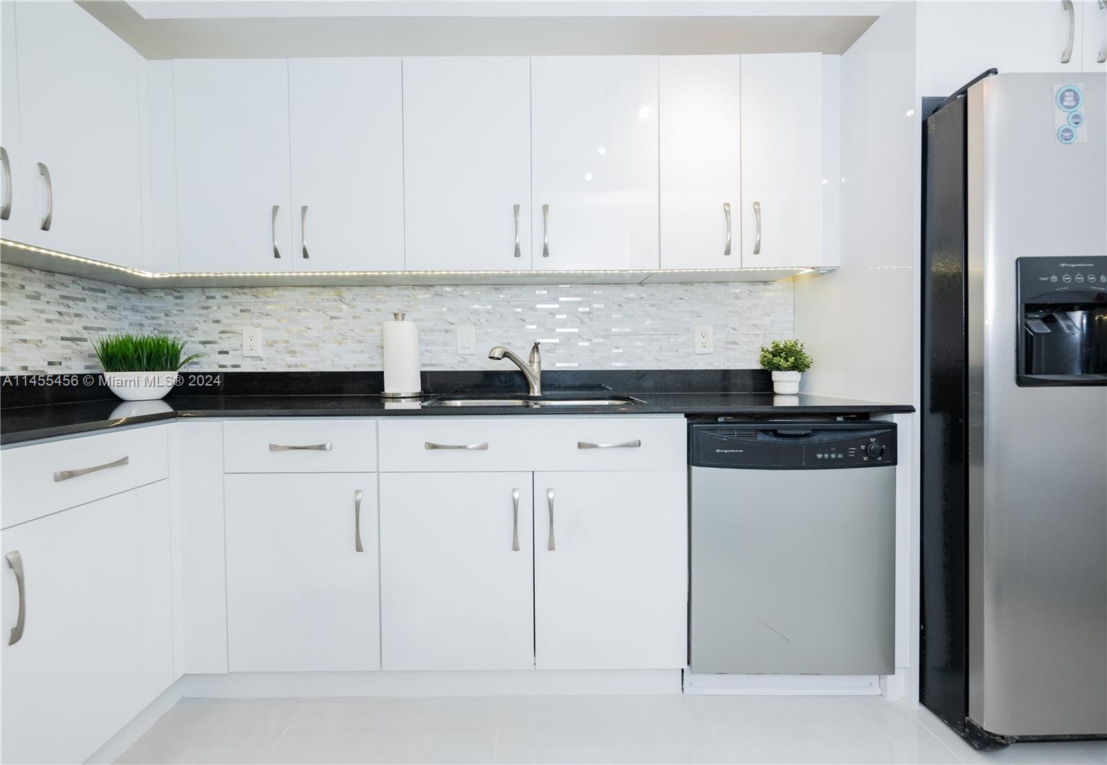 TIDES ON HOLLYWOOD BEACH - Residential Lease