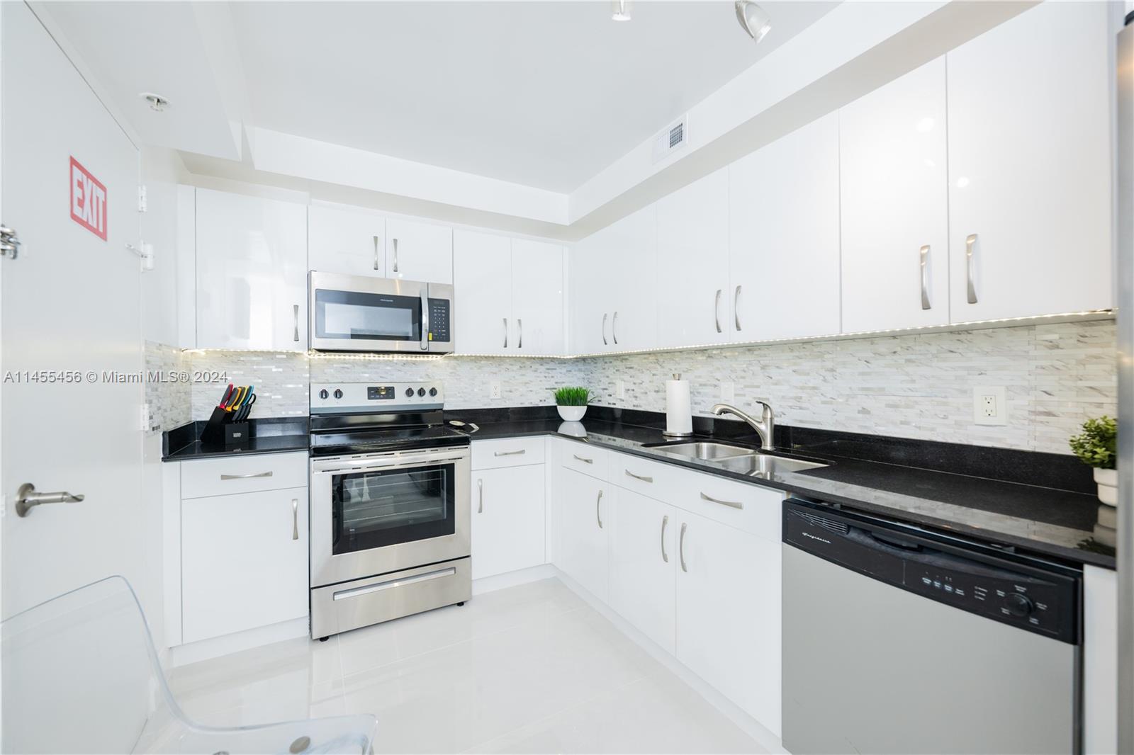 TIDES ON HOLLYWOOD BEACH - Residential Lease