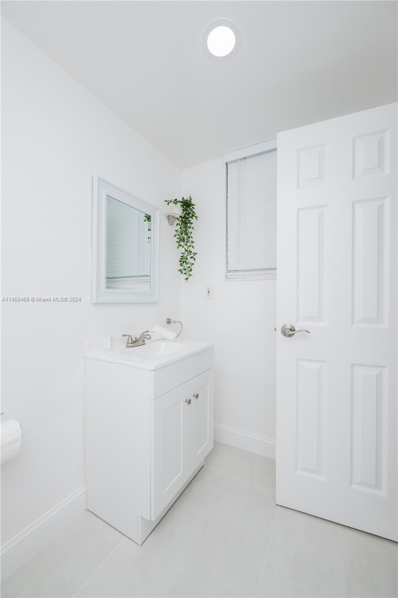 TIDES ON HOLLYWOOD BEACH - Residential Lease