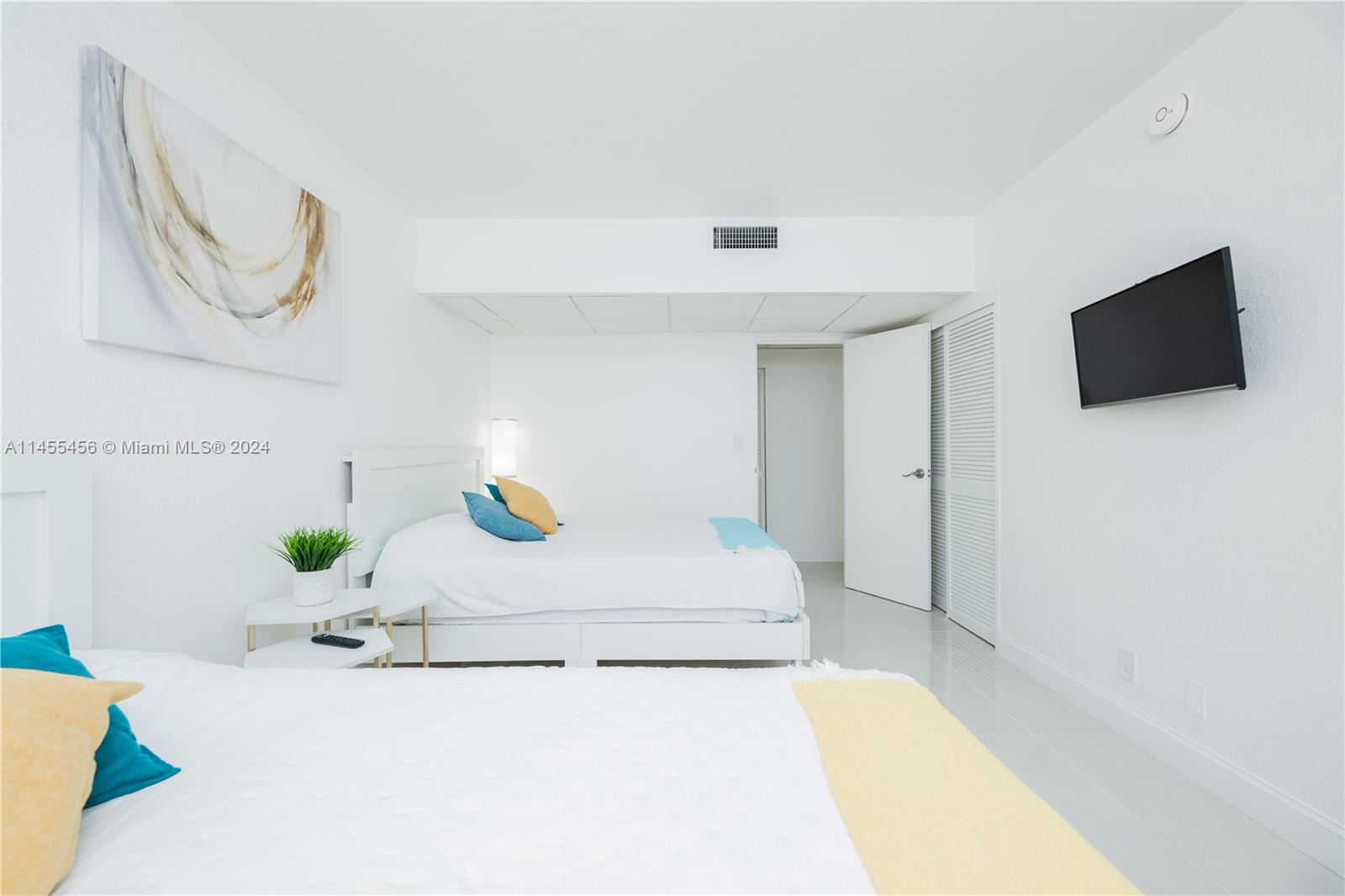 TIDES ON HOLLYWOOD BEACH - Residential Lease