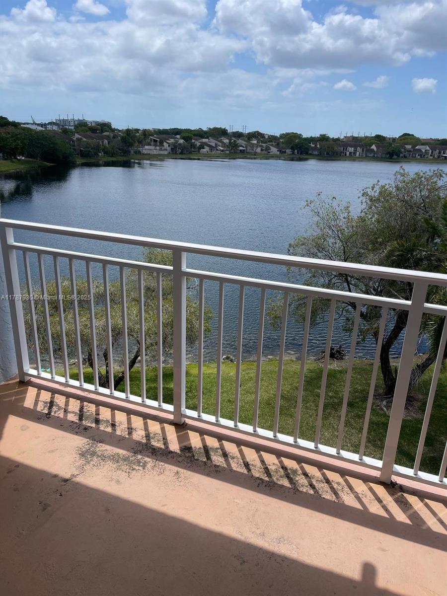 9375 Fontainebleau Blvd L426, Miami, Broward County, Florida - 2 Bedrooms  
3 Bathrooms - 