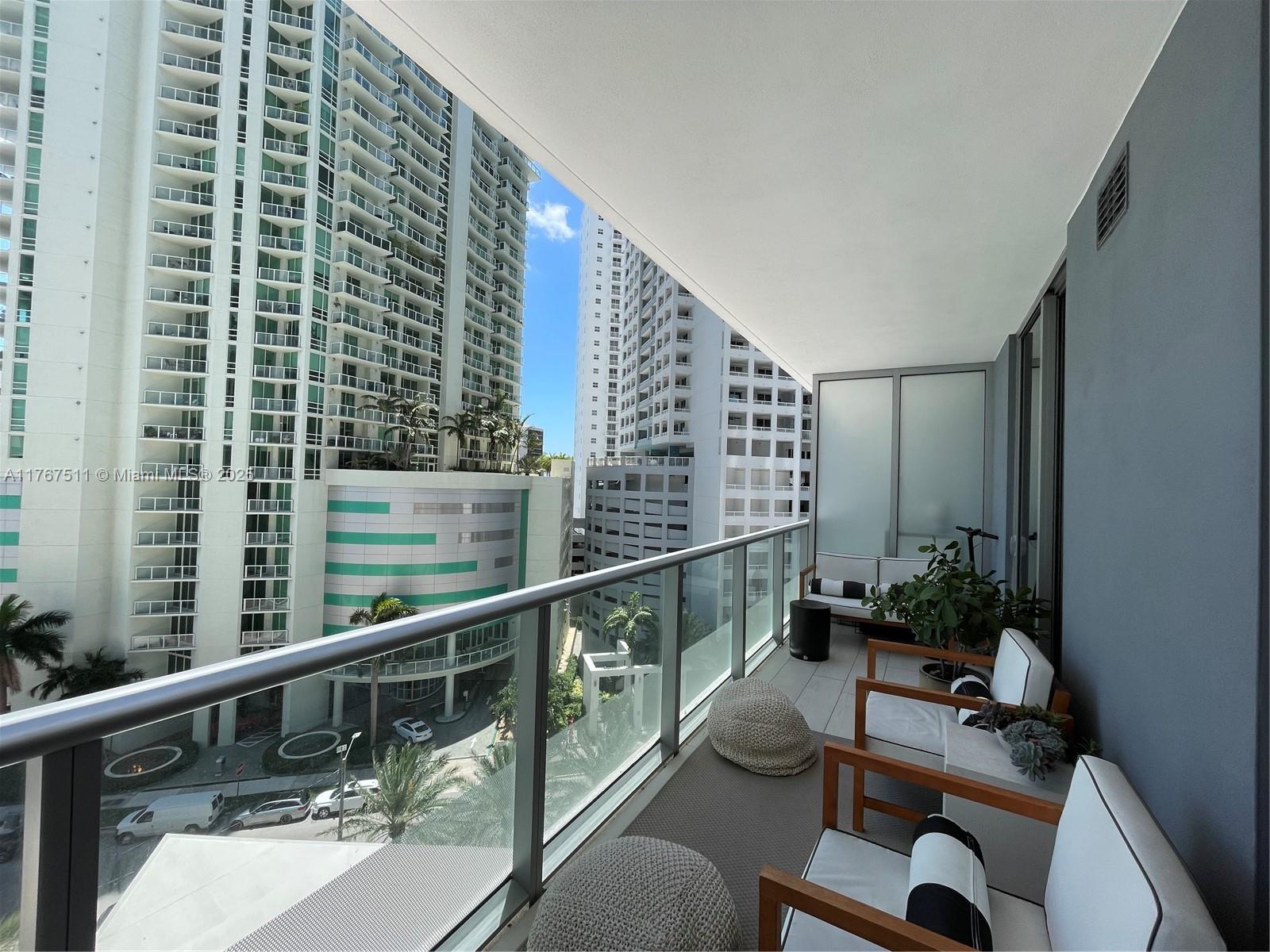 1300 Brickell Bay Dr 806