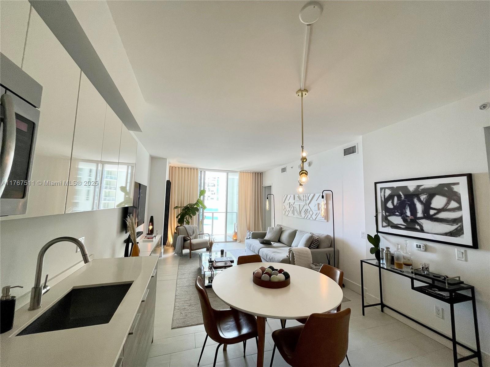 1300 Brickell Bay Dr 806