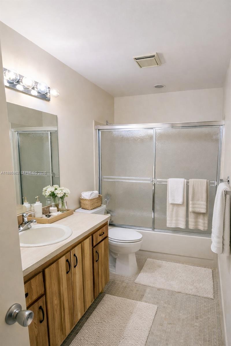 DELRAY VILLAS 4 - Residential