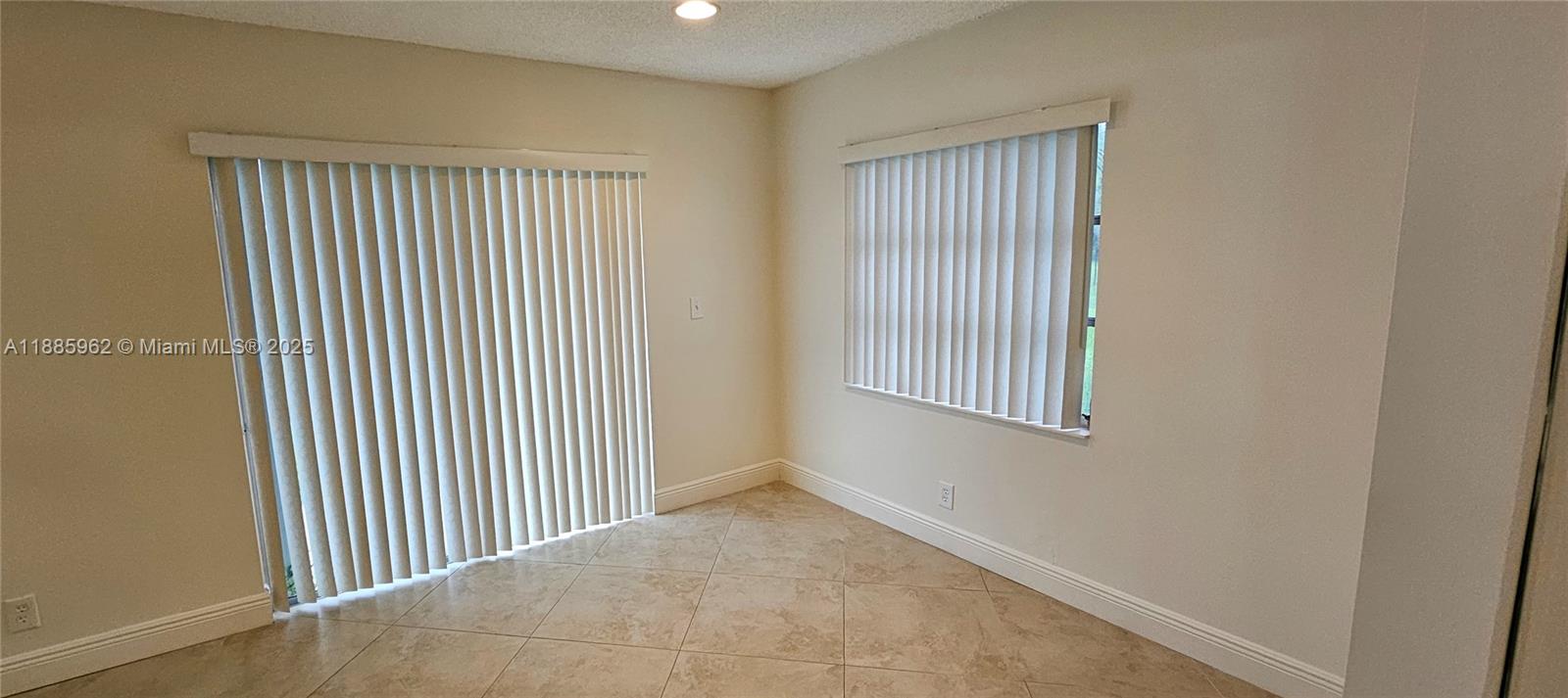 DELRAY VILLAS 4 - Residential