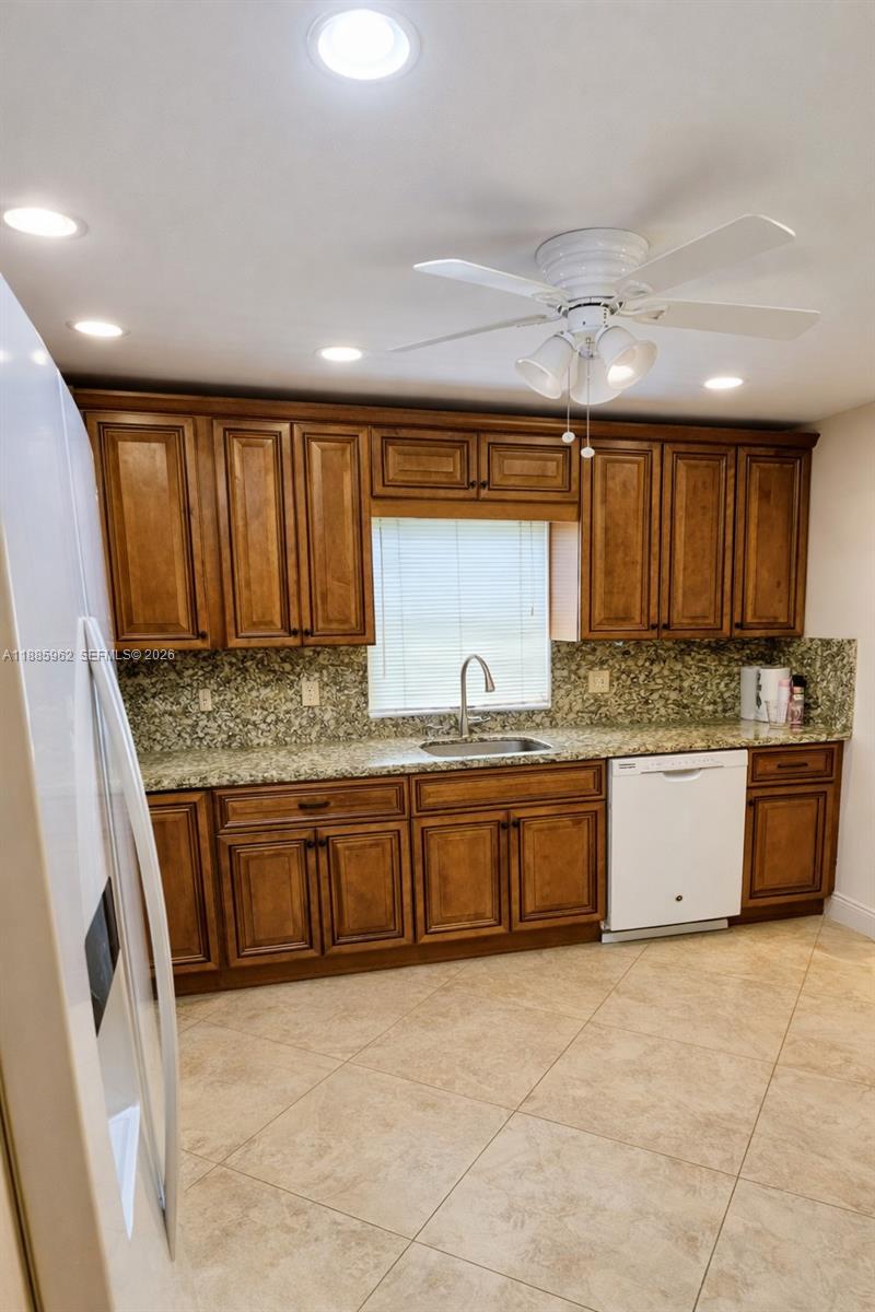 DELRAY VILLAS 4 - Residential
