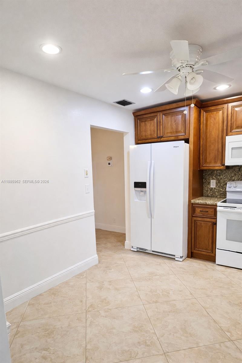 DELRAY VILLAS 4 - Residential