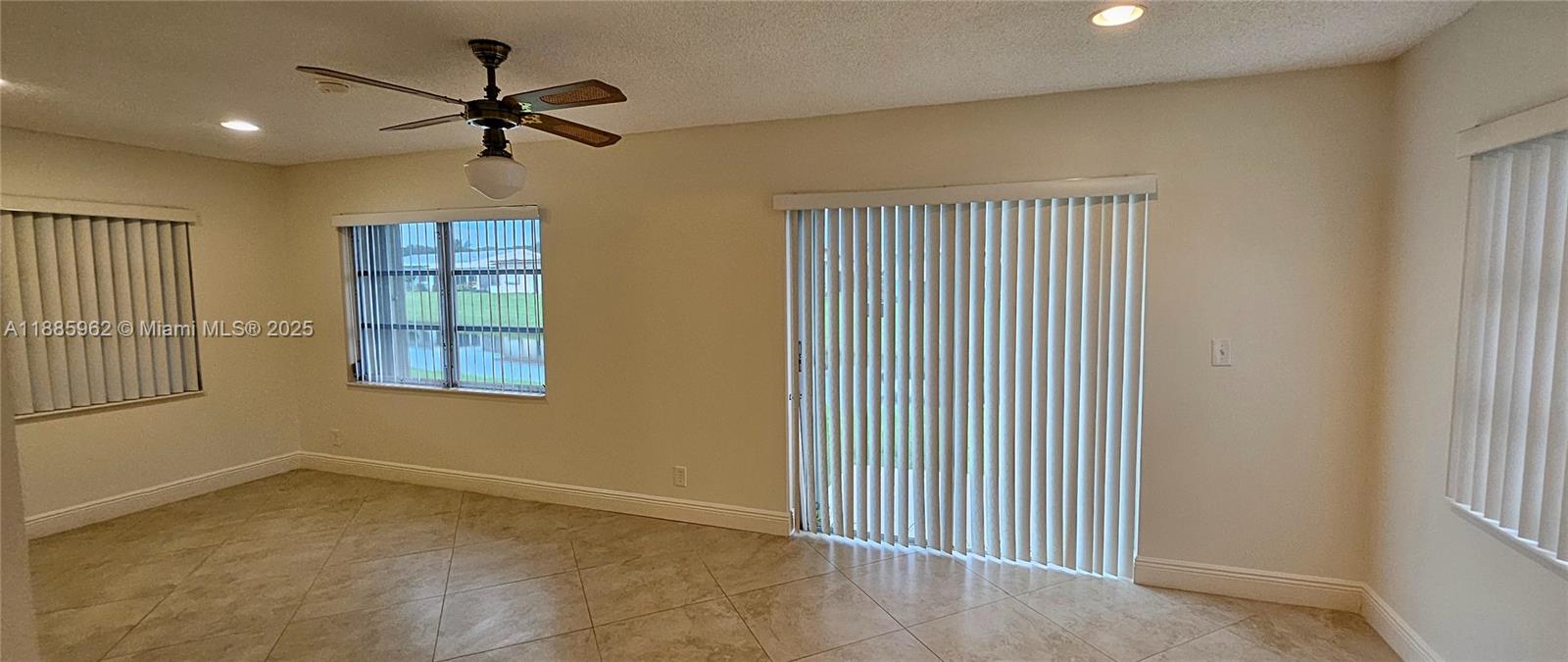 DELRAY VILLAS 4 - Residential