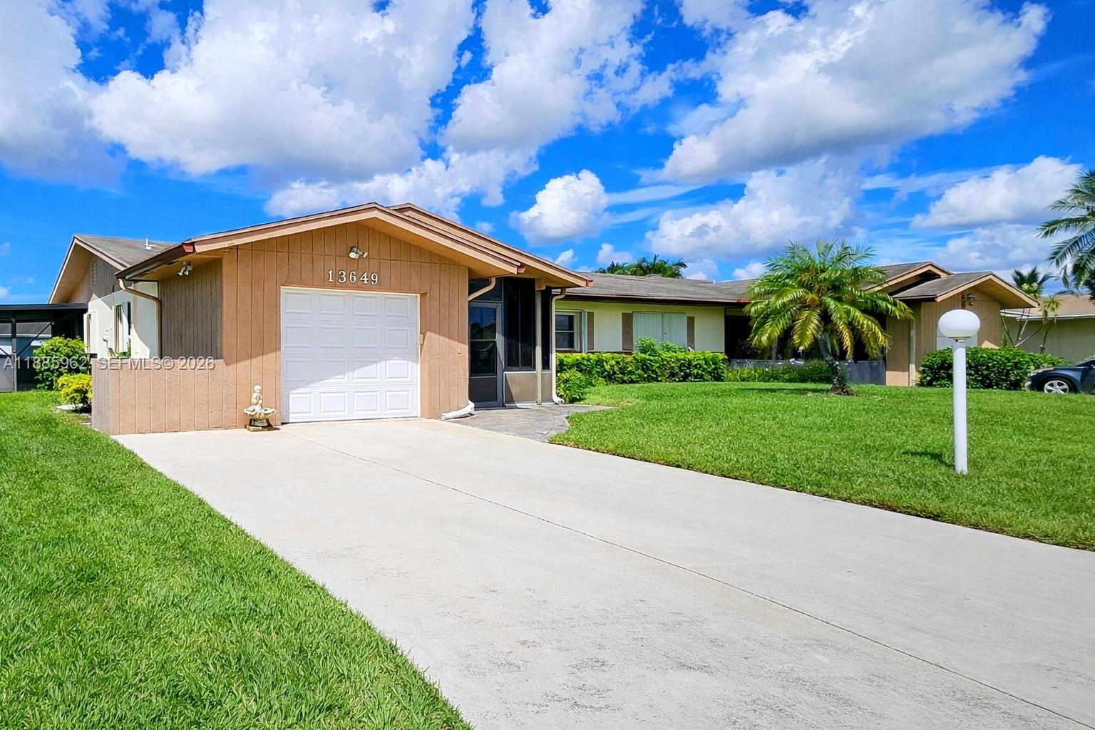 DELRAY VILLAS 4 - Residential