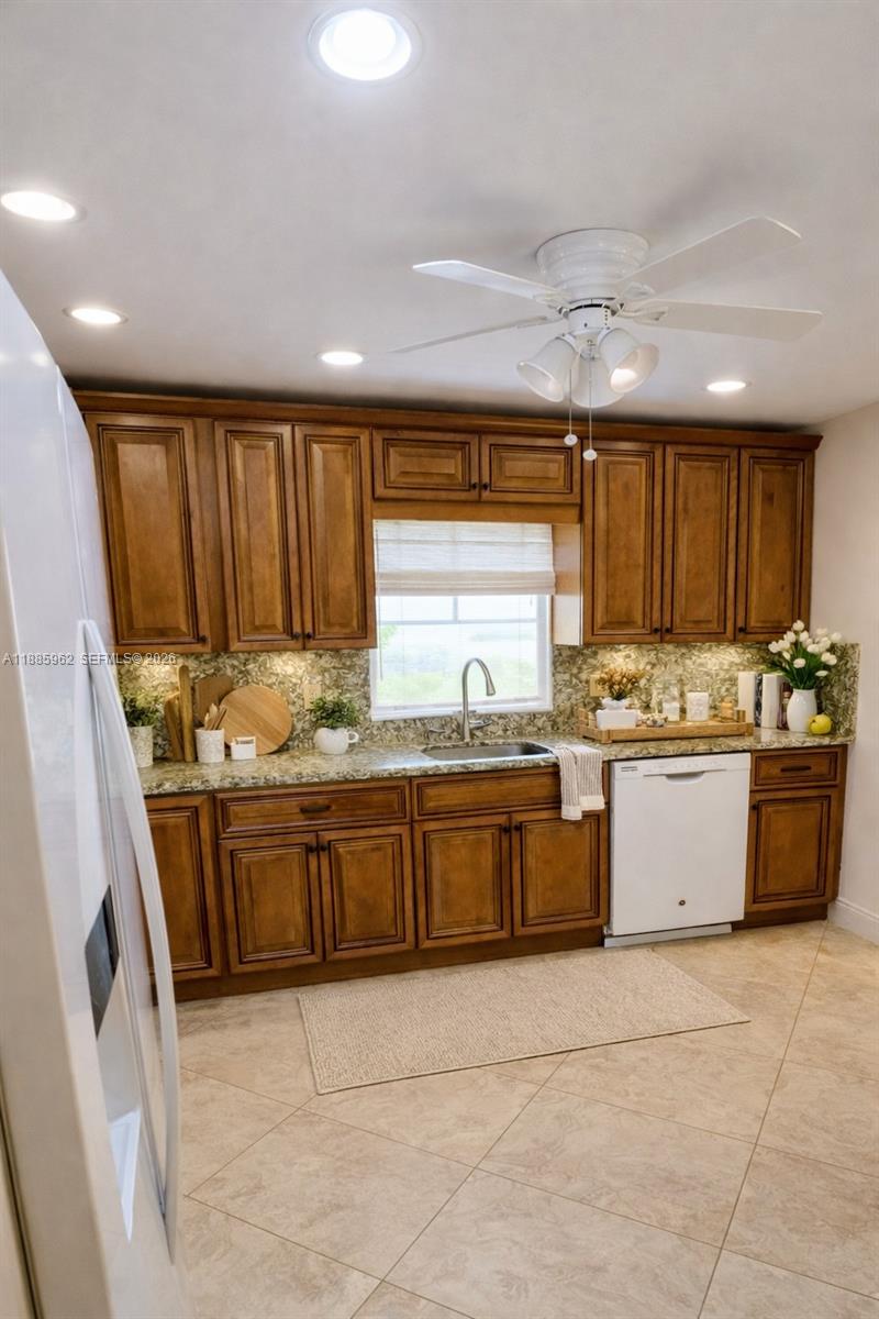 DELRAY VILLAS 4 - Residential