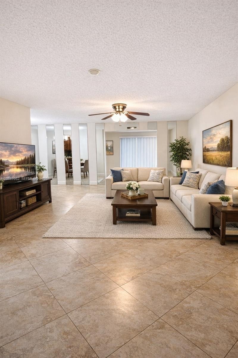 DELRAY VILLAS 4 - Residential