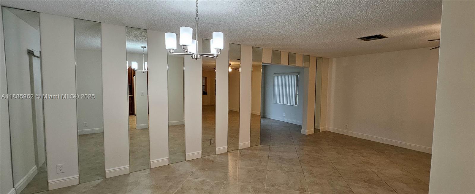 DELRAY VILLAS 4 - Residential