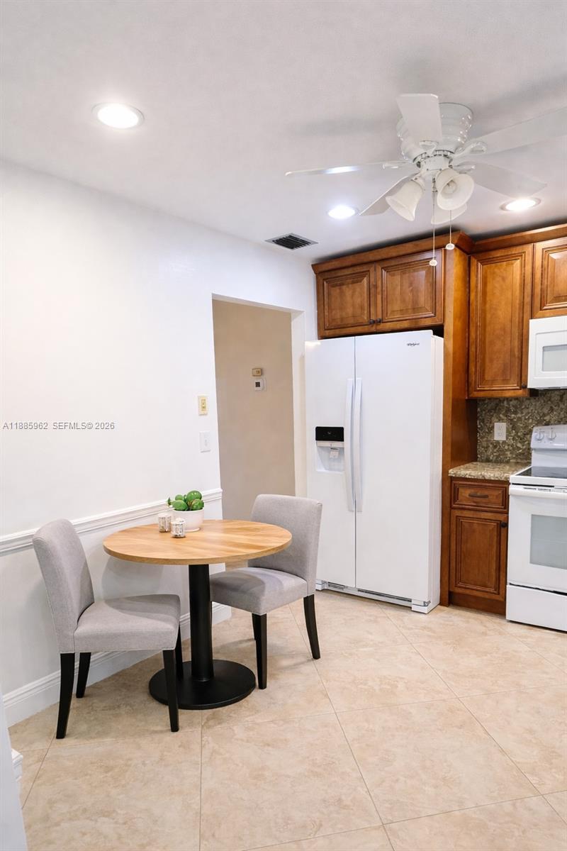 DELRAY VILLAS 4 - Residential