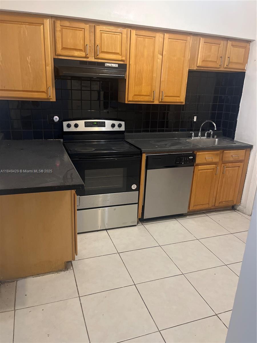 SOUTH SHORE YACHT AND GOL - Residential Lease