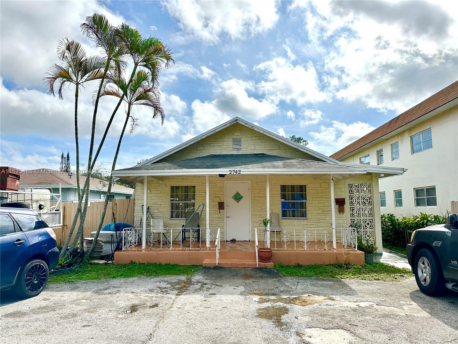 Property for Sale at 2742 Pierce St St, Hollywood, Broward County, Florida - Bedrooms: 5 
Bathrooms: 4  - $597,000
