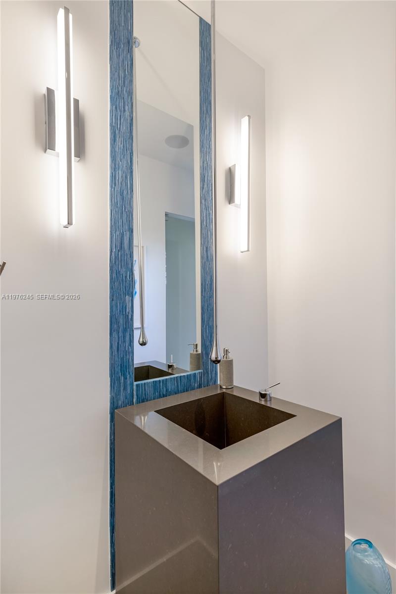 SOUTH CORAL POINT - Residential