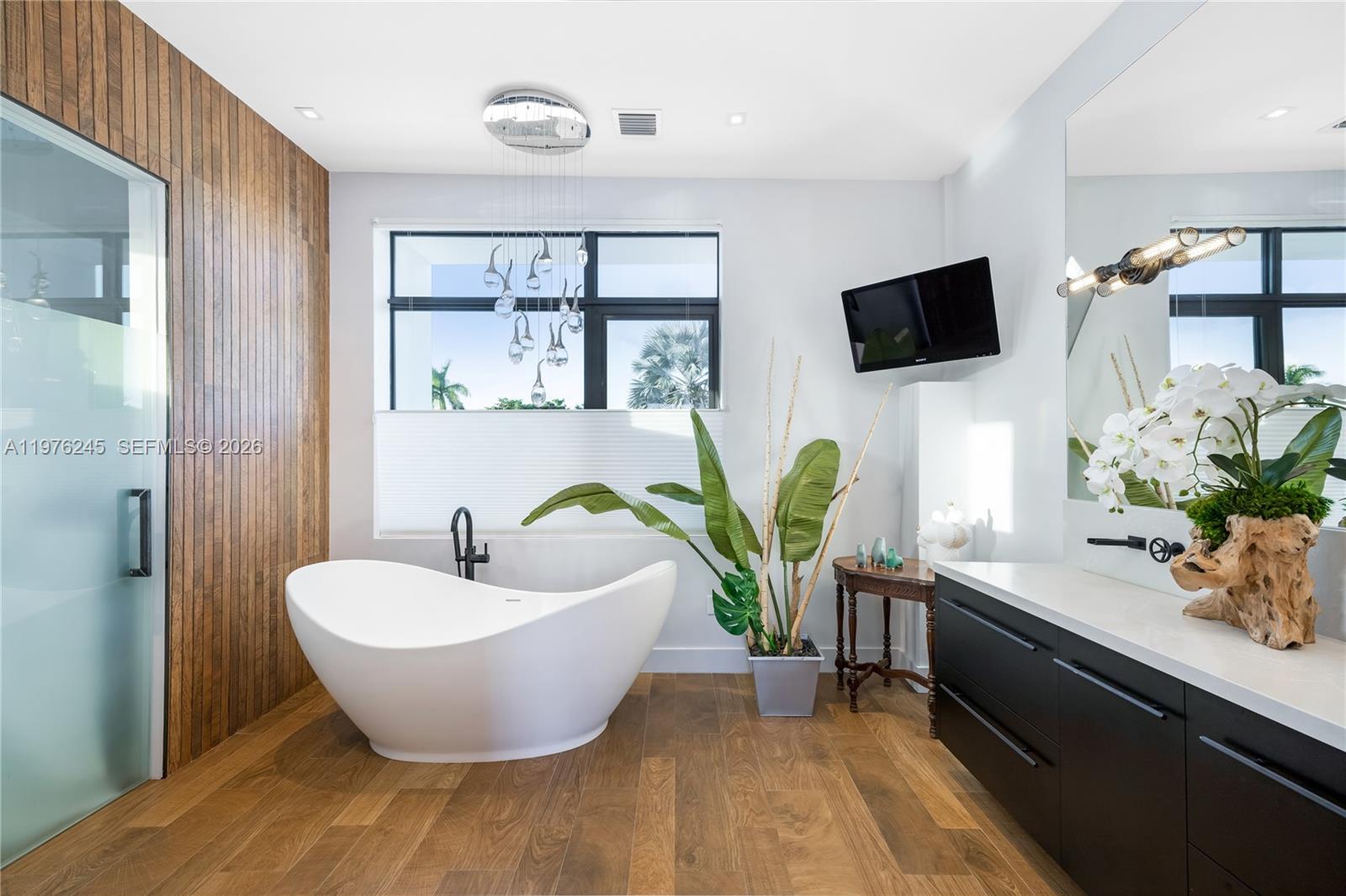 SOUTH CORAL POINT - Residential