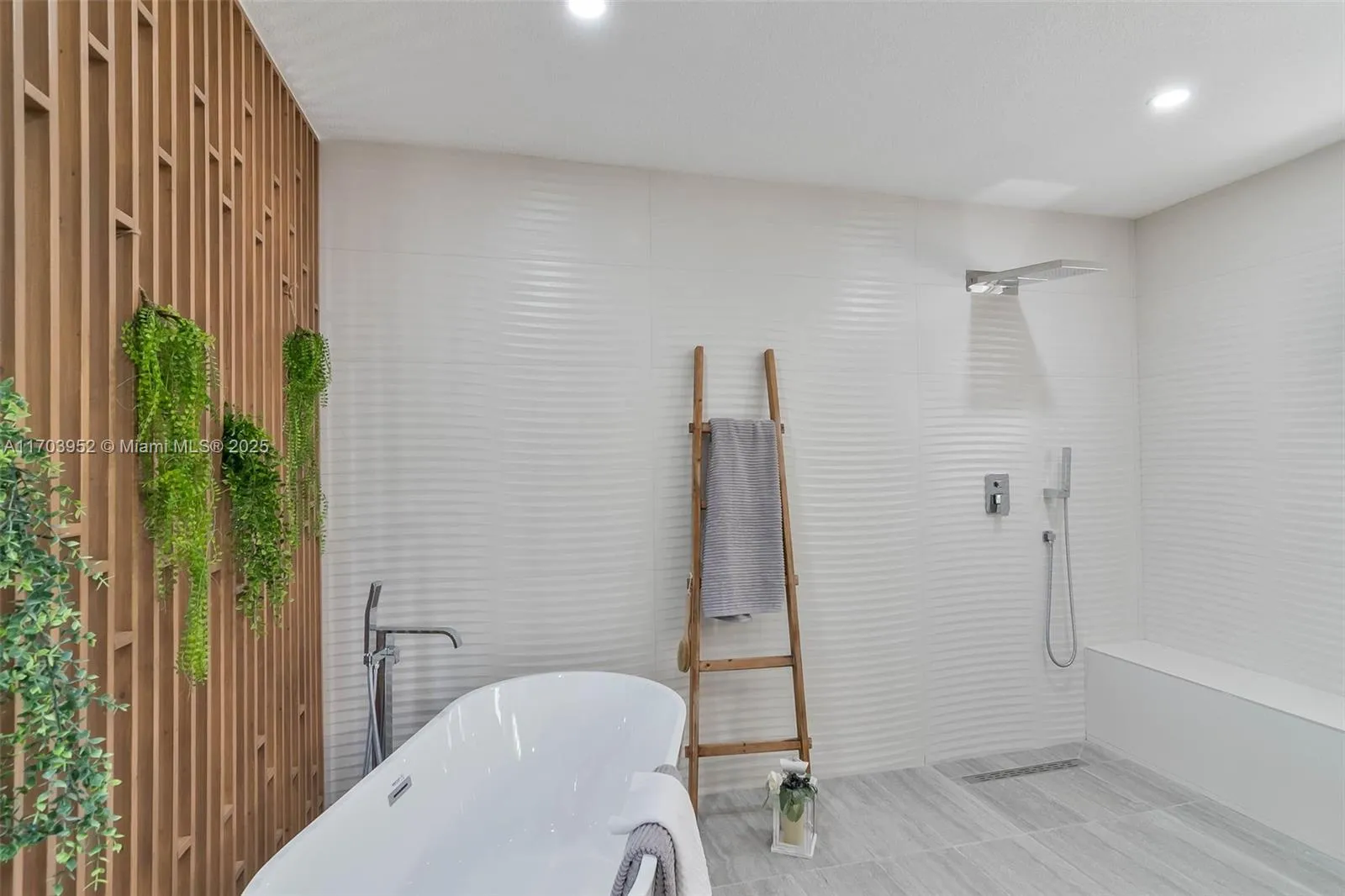 Miami, Florida 33177, United States, 4 Bedrooms Bedrooms, ,4 BathroomsBathrooms,Residential,Active,28376