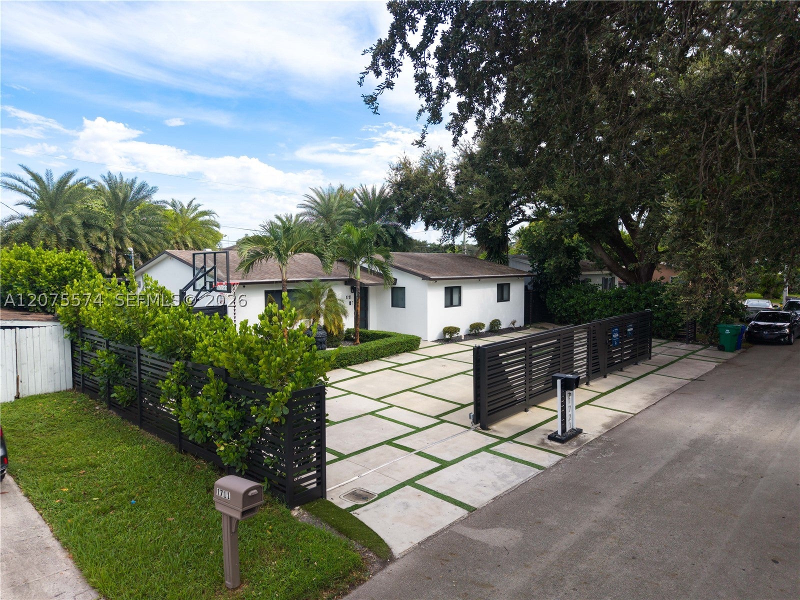 1721 SW 96th Ave