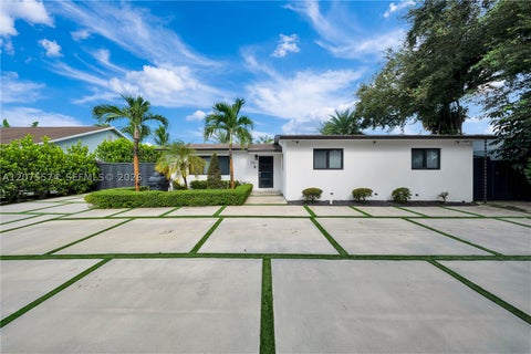 Photo of 1721 SW 96th Ave, Miramar, FL 33025 (MLS # A12075574)