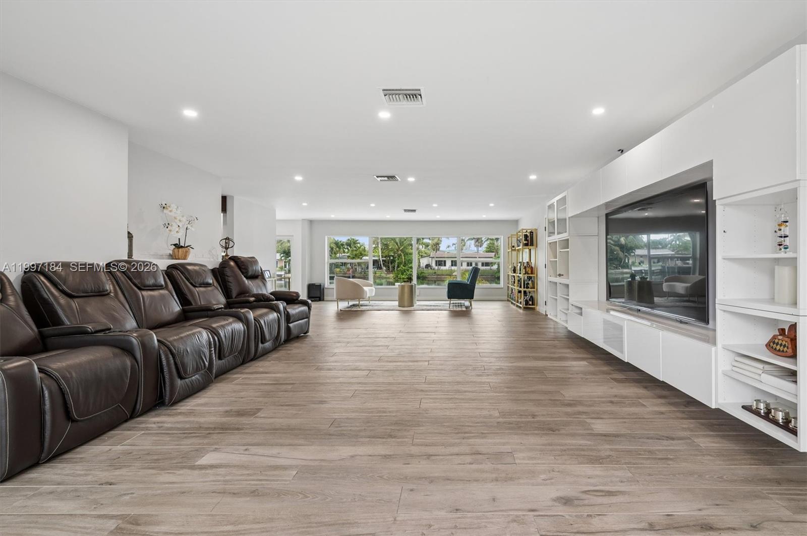 JENADA VILLAS - Residential