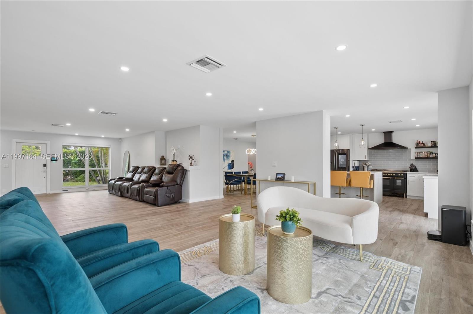 JENADA VILLAS - Residential