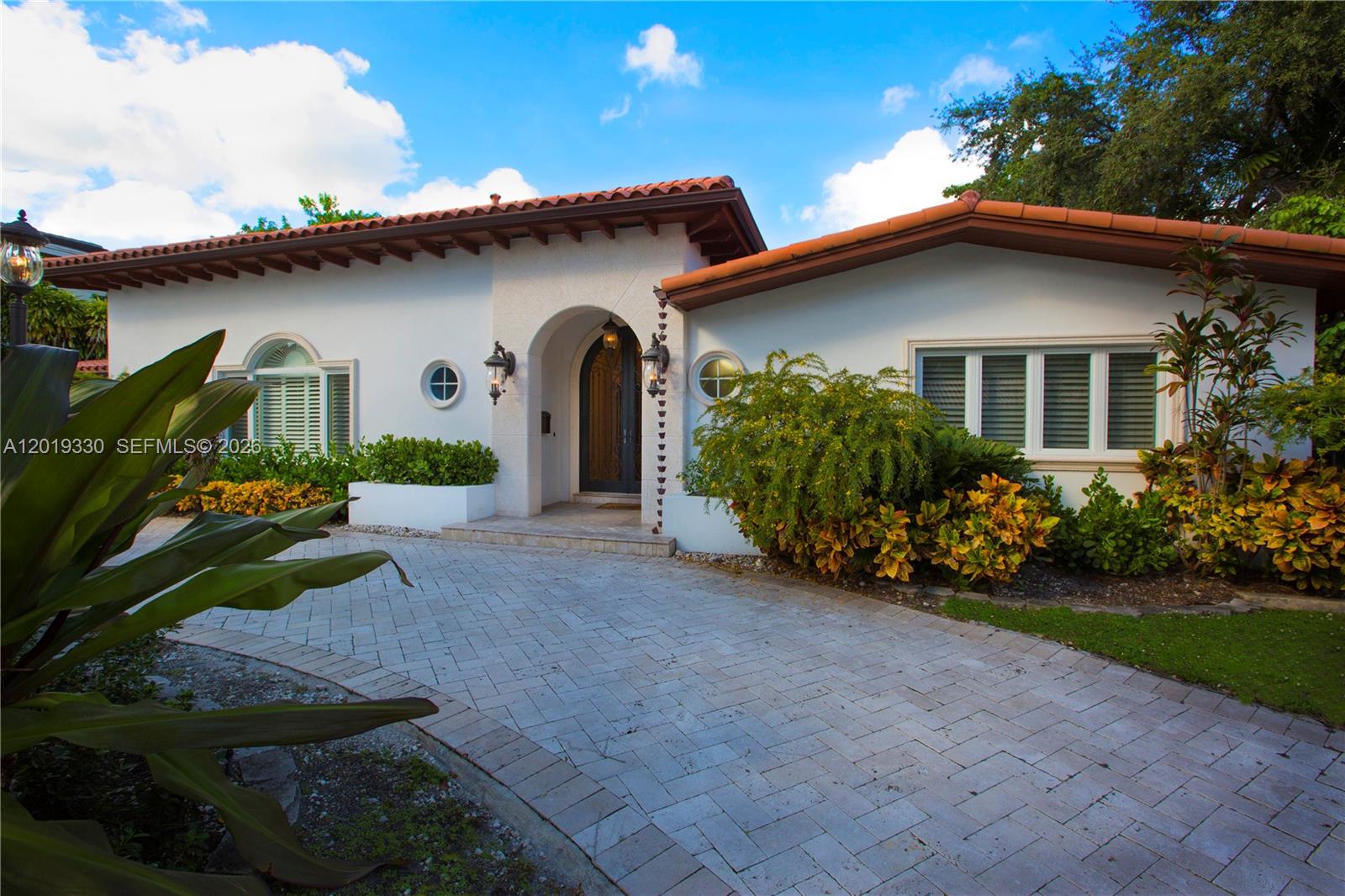 125 W Sunrise Ave