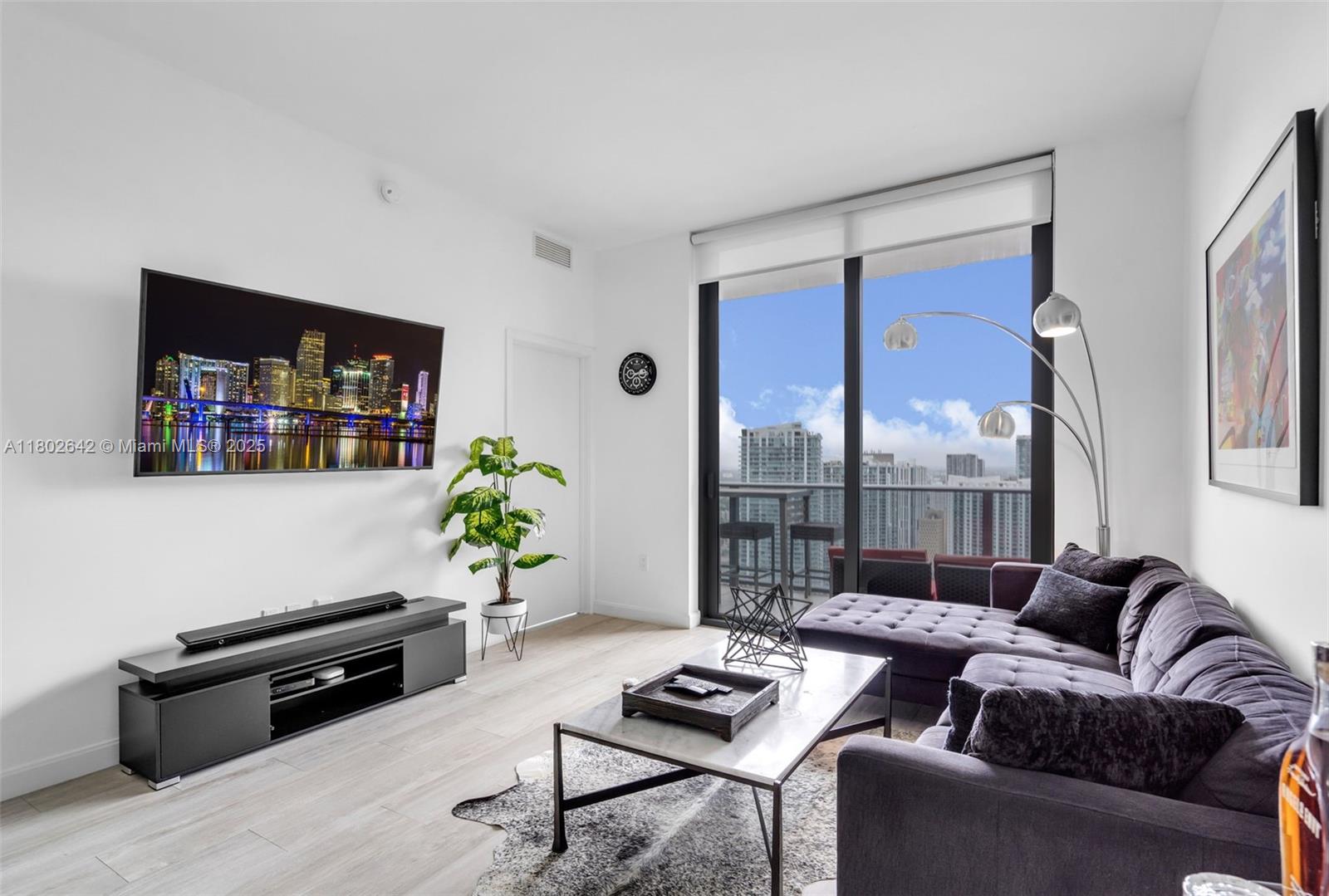 Rental Property at 45 Sw 9th St 4410, Miami, Broward County, Florida - Bedrooms: 1 
Bathrooms: 2  - $4,300 MO.