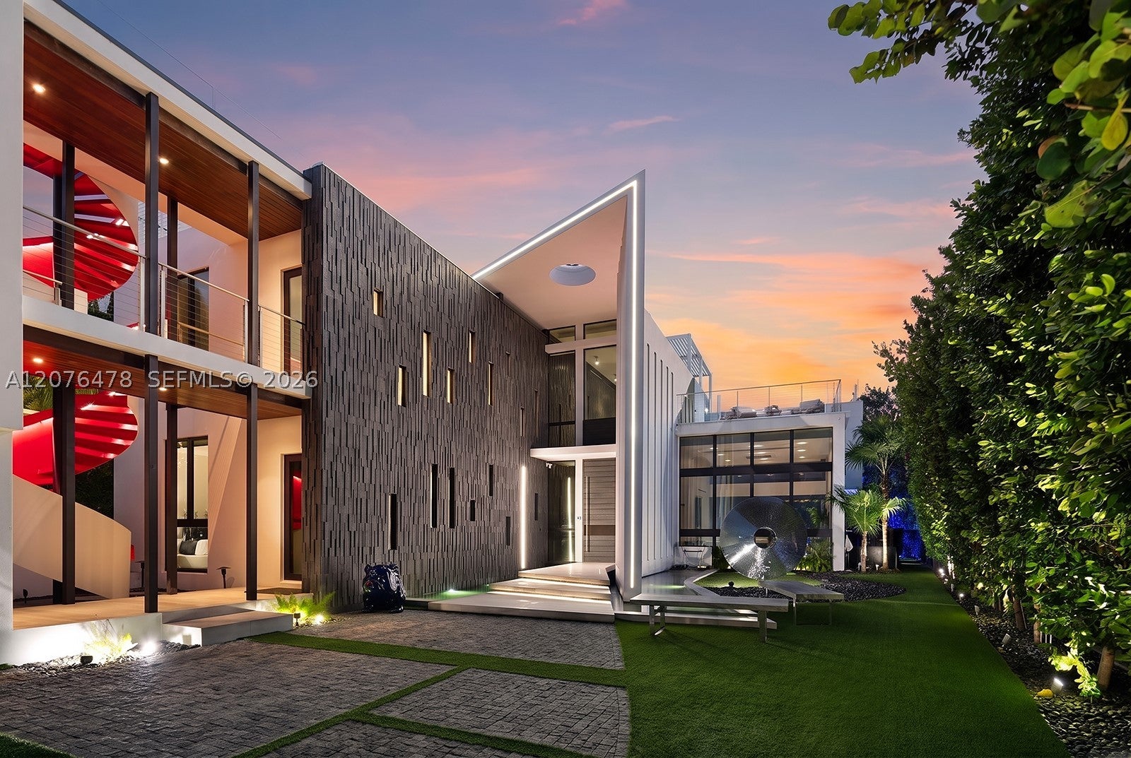 528 Lakeview Ct