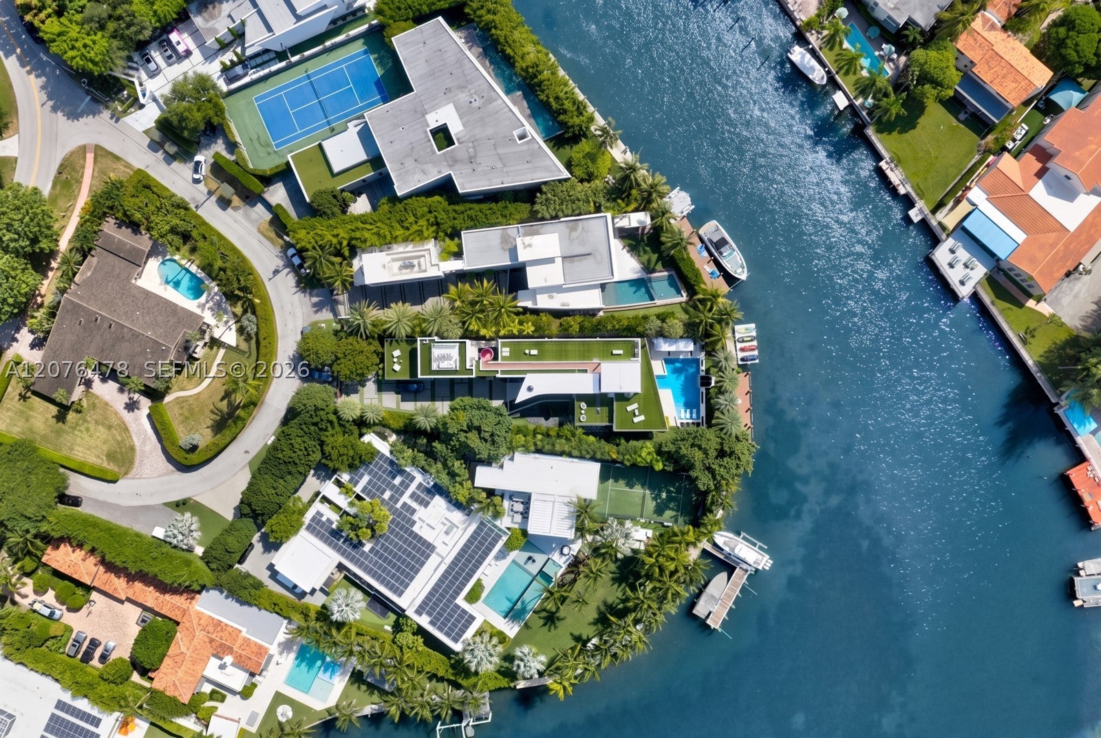 528 Lakeview Ct