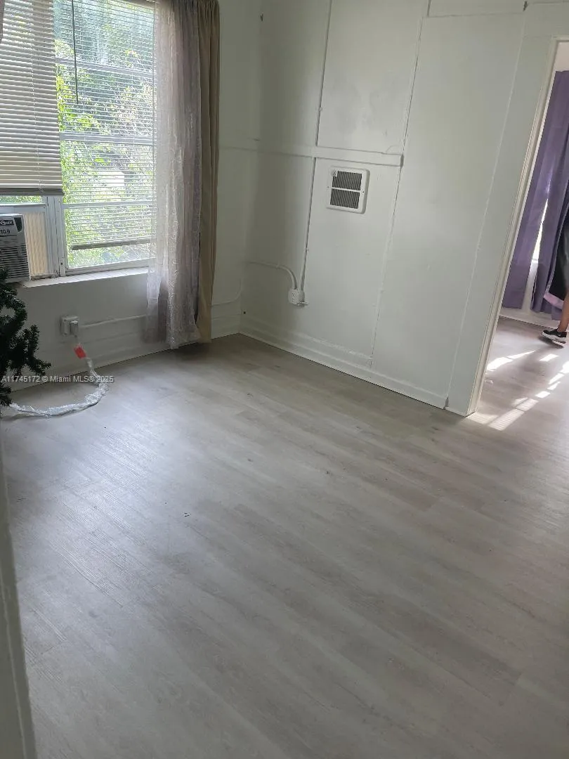 Miami, Florida 33129, United States, 2 Bedrooms Bedrooms, ,1 BathroomBathrooms,Residential,Active,77347